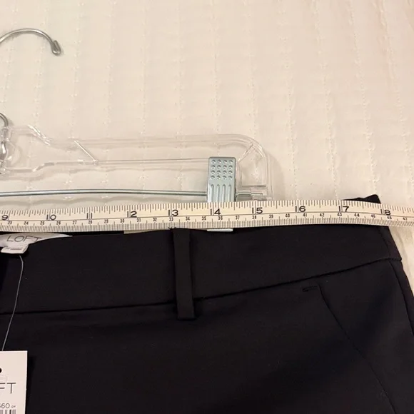 LOFT NWT - Women's Classic Black Riviera Shorts - Picture 3 of 8